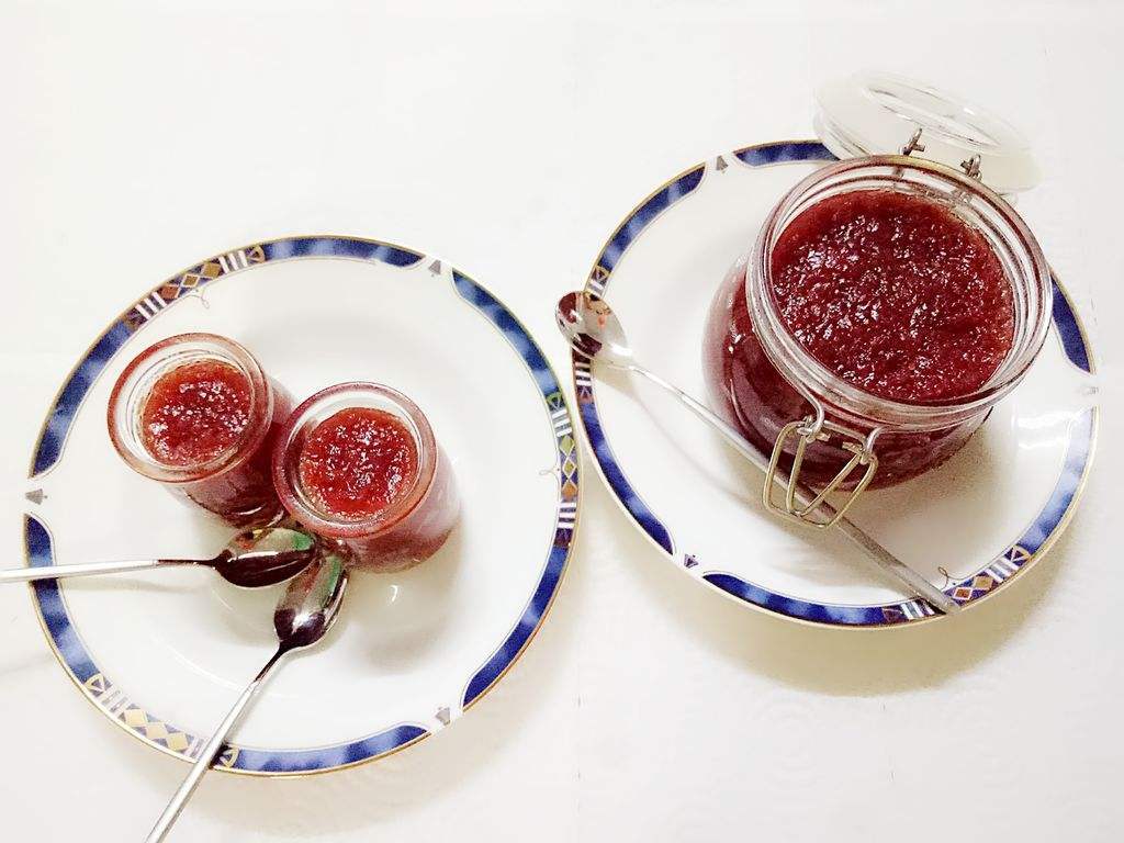 妙香三号草莓餐桌食用场景