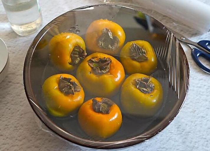 家庭厨房中软柿子的保存方式