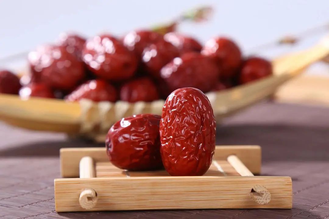 手工清洗干大枣操作场景