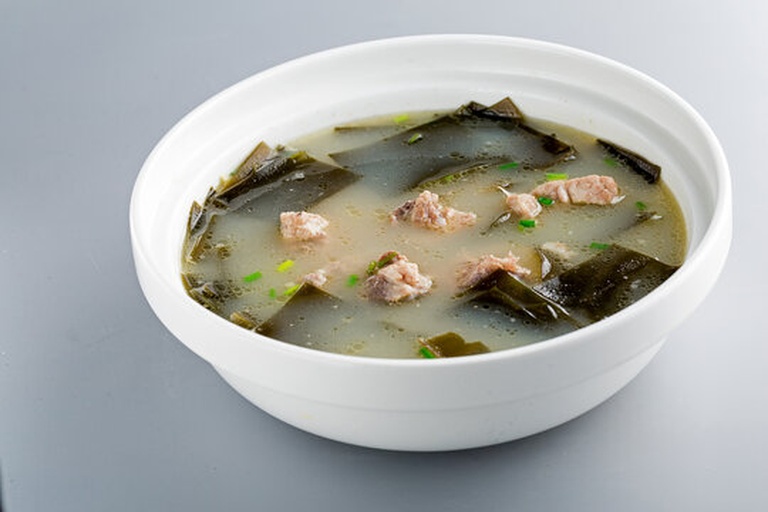 海带炖排骨成品特写