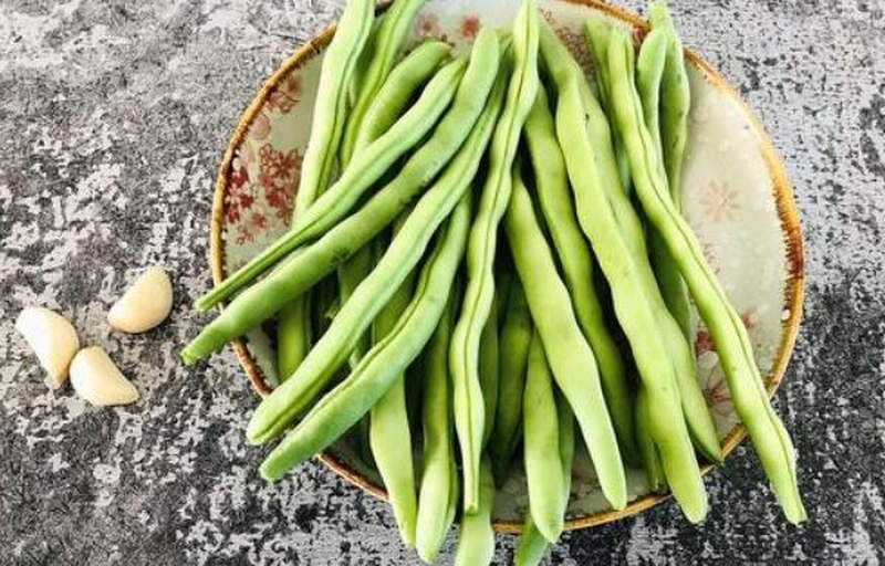 展示四季豆与其他低GI食材搭配的健康餐盘示意图 四季豆料理搭配示意图