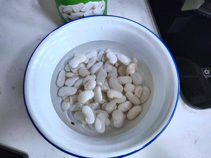芸豆焯水与冷却处理过程