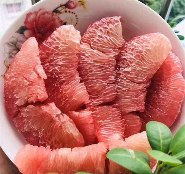 葡萄柚切开特写图