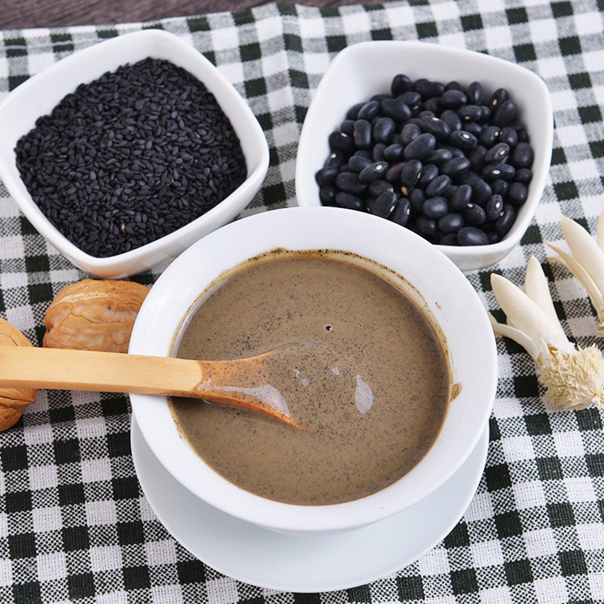 黑芝麻与常见食材营养对比柱状图