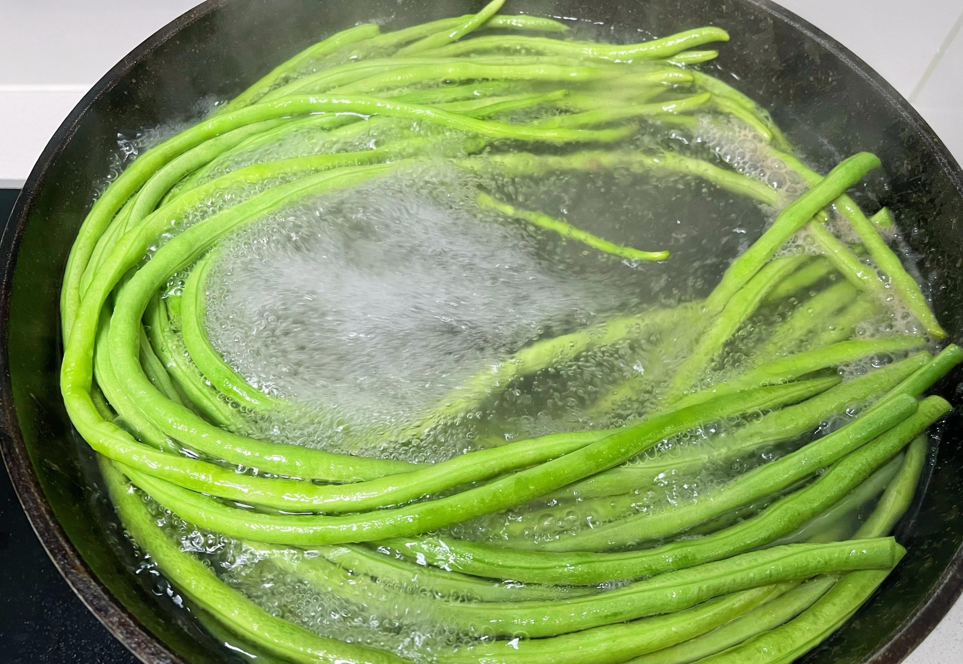 豆角焯水过程特写