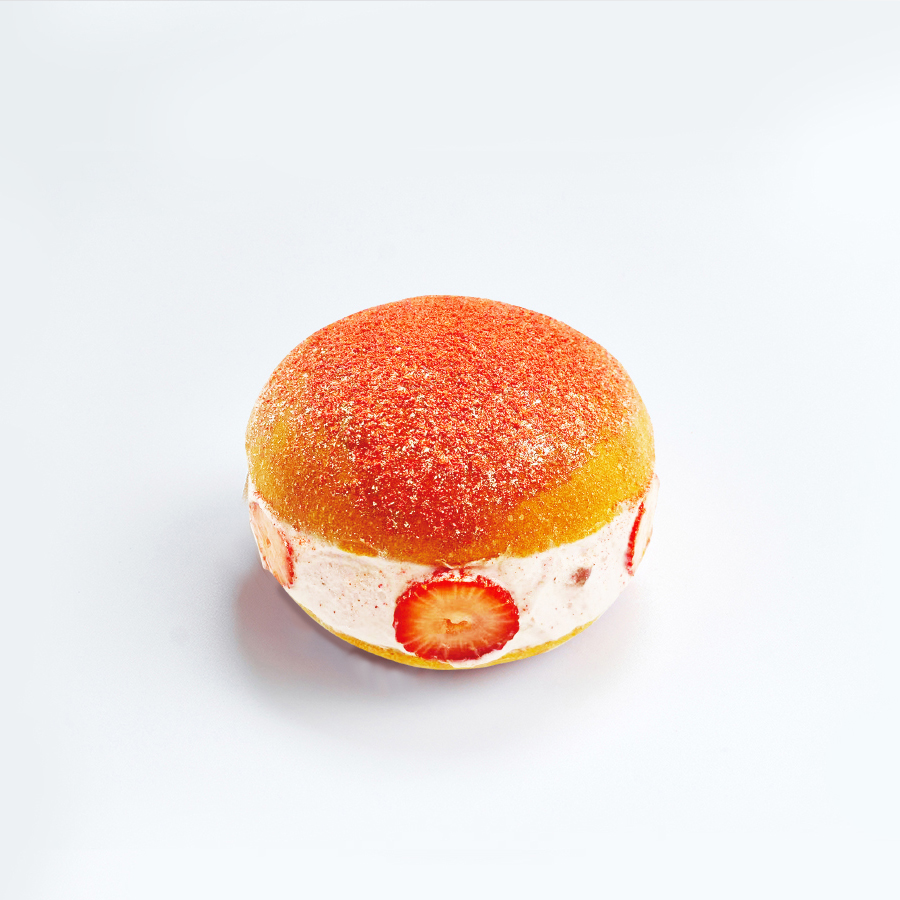 奶油草莓甜甜圈成品展示