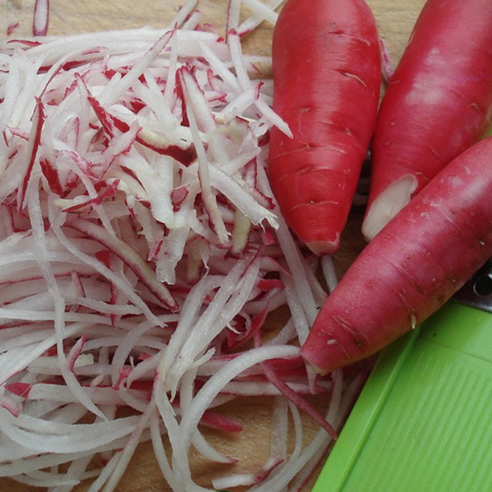 红油萝卜拌制调味过程图