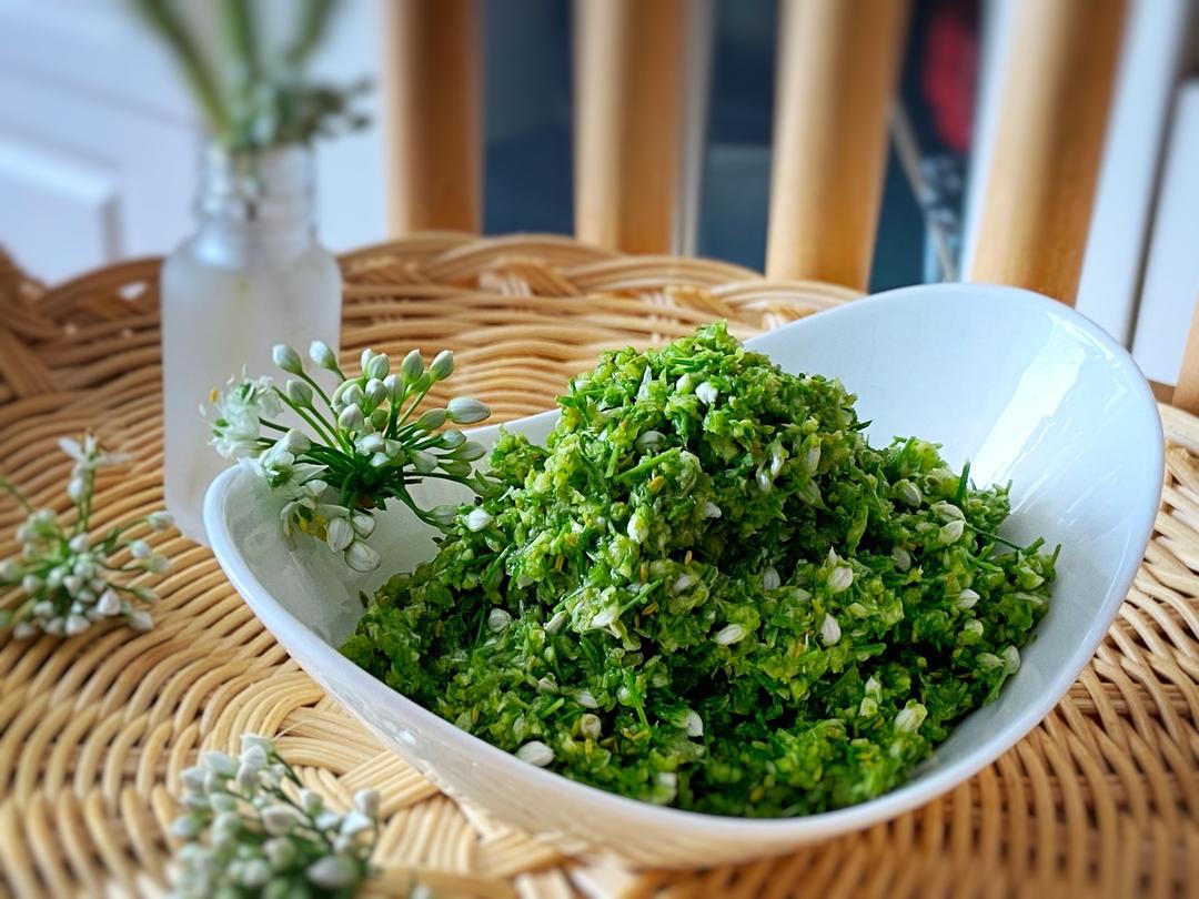 韭菜花制成的传统调味品——韭菜花酱特写