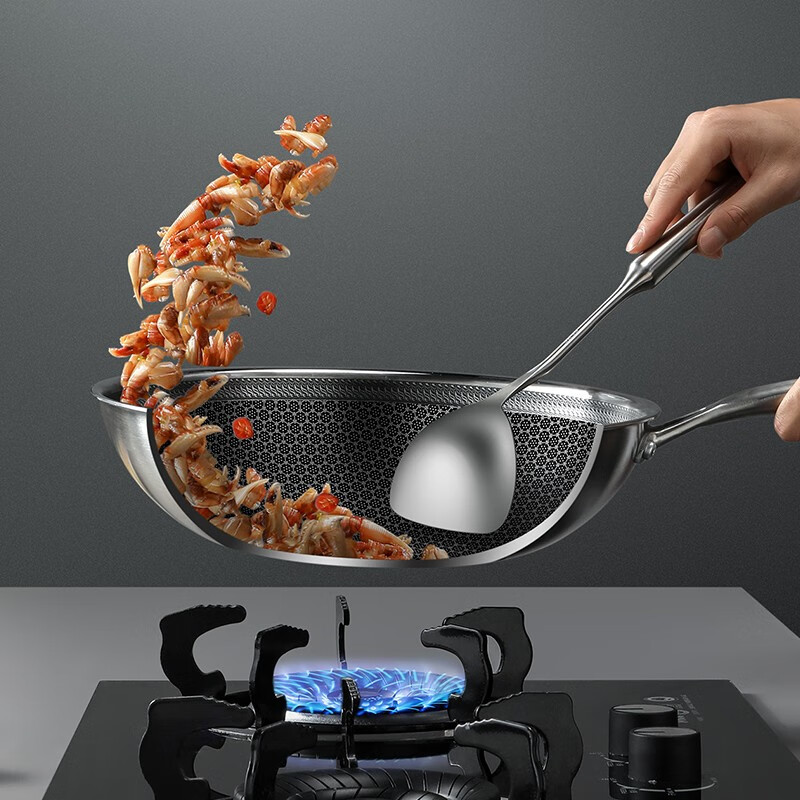 松茸在锅中煎制过程