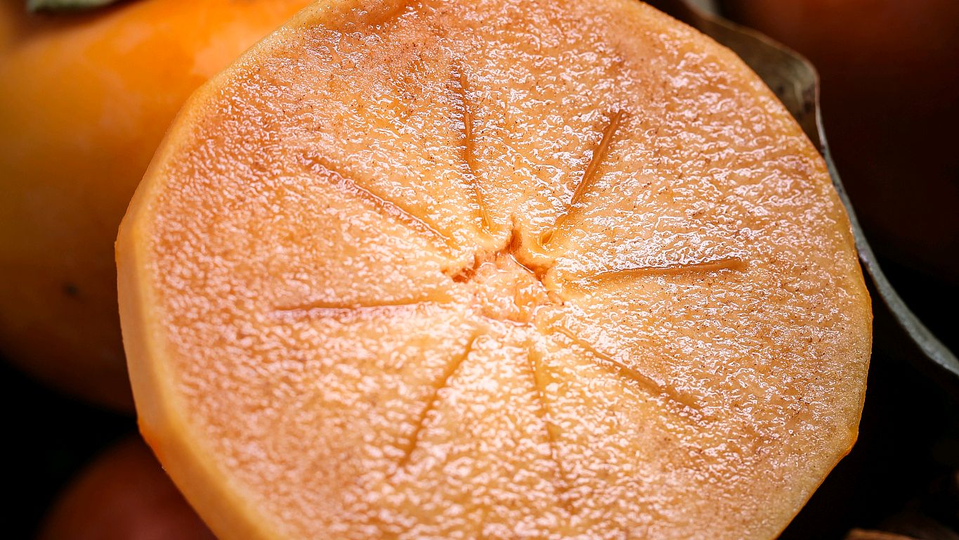 切开的鸡心柿横截面高清图