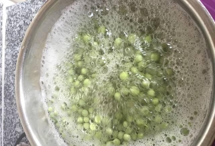 青豌豆烹饪过程