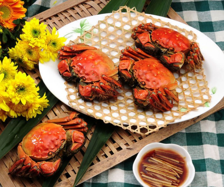 家庭蒸制大闸蟹场景图