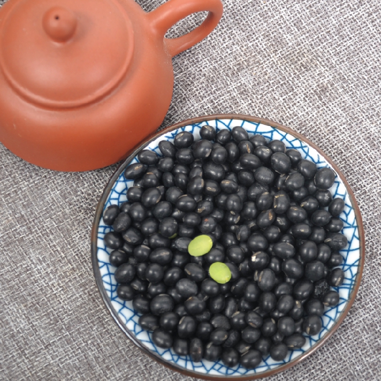 炒黑豆泡水成品图