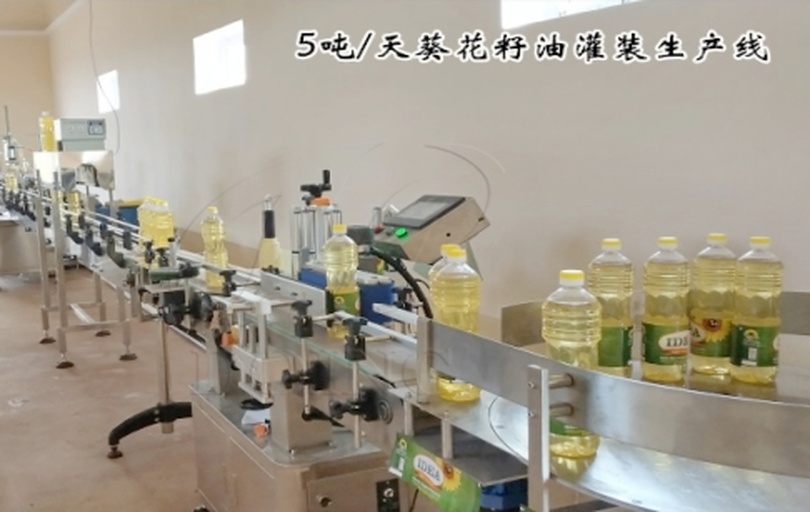 现代化菜籽油加工厂内景