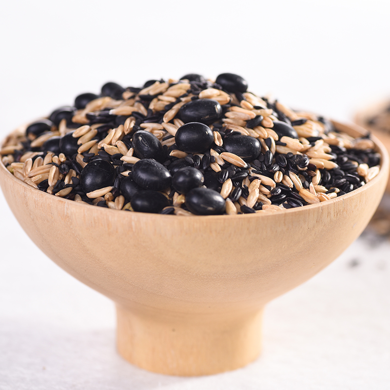 黑豆红枣枸杞山药豆浆成品图