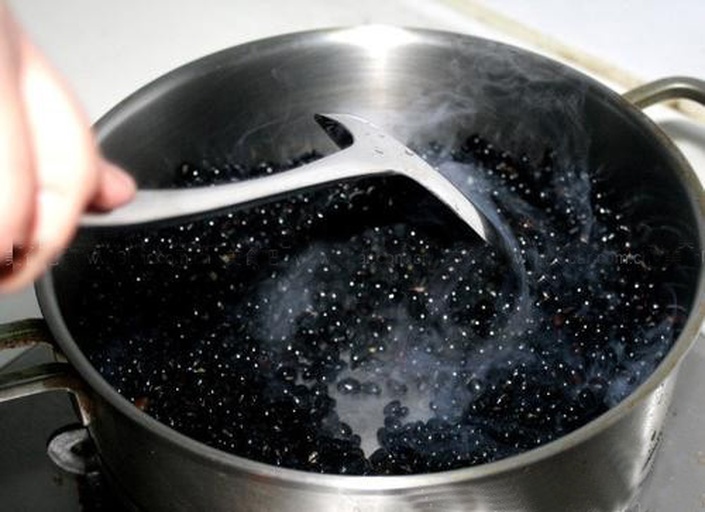 黑豆煮水过程图