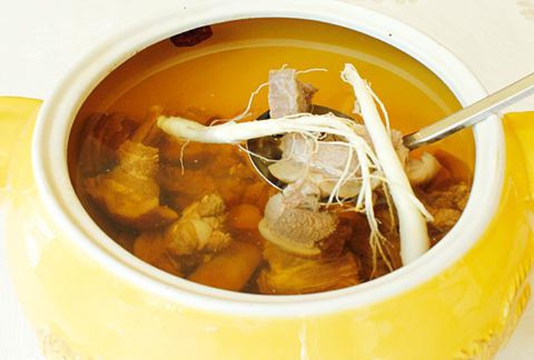 红参炖瘦肉成品特写