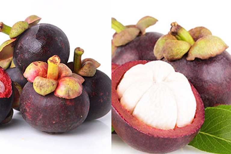 左侧为完整新鲜山竹,右侧为切开后的果肉特写:果肉洁白、瓣状分明、无褐变。背景为木质砧板与不锈钢水果刀 山竹切开前后对比图