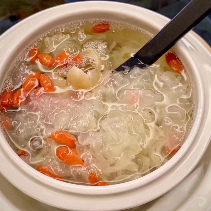 黄桃与其他食材搭配煮制的成品图