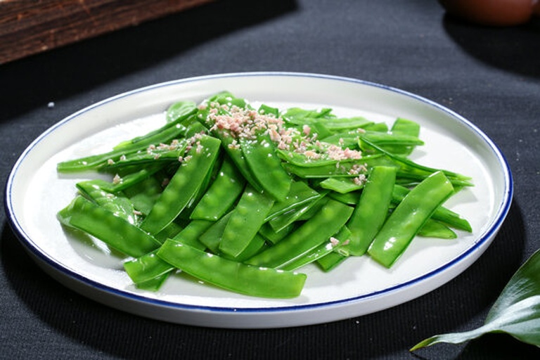 蒜蓉荷兰豆成品色泽翠绿,香气扑鼻 蒜蓉荷兰豆成品图