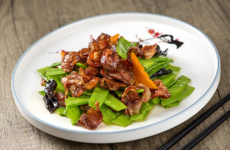 荷兰豆炒腊肉成品图