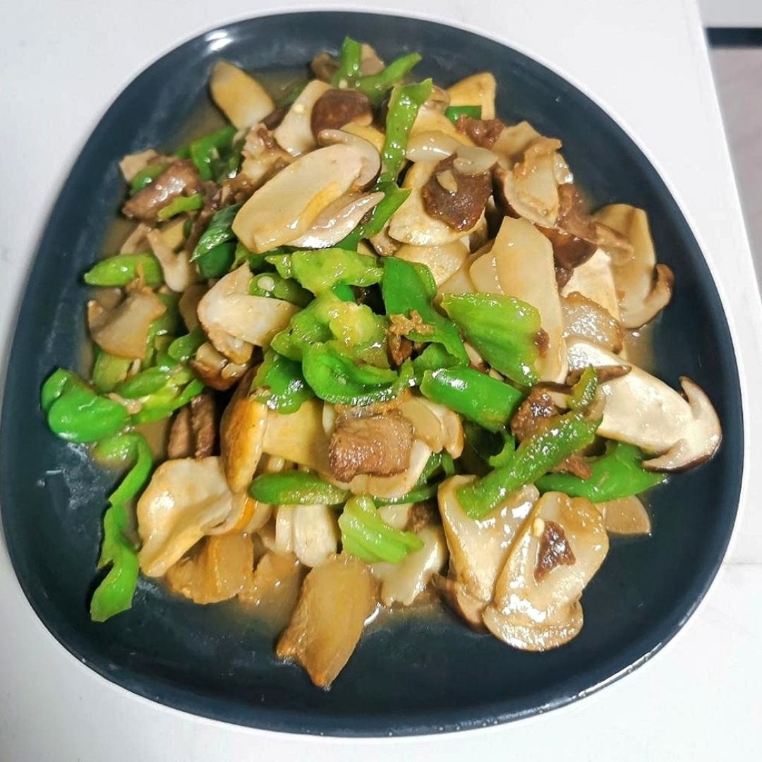 炒好的萝卜青椒成品图