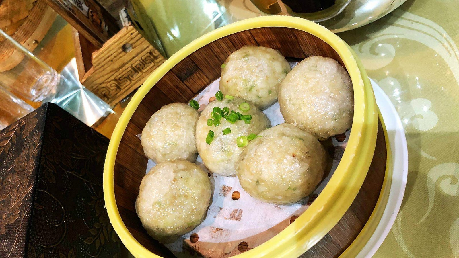 刚蒸好的沙参丸成品展示