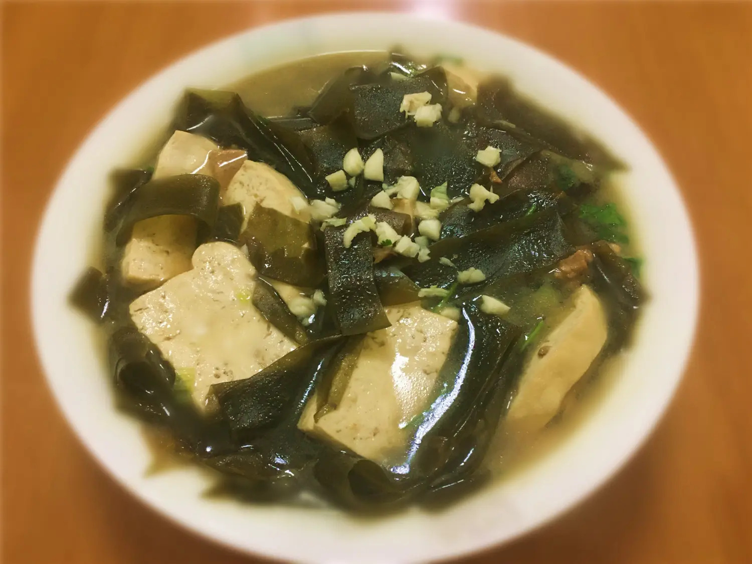 咸味海带绿豆汤家庭用餐场景