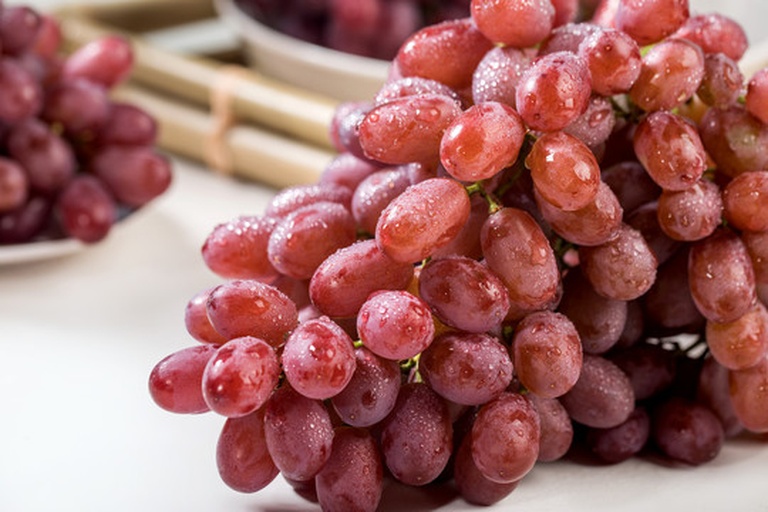 无核红提葡萄果穗特写