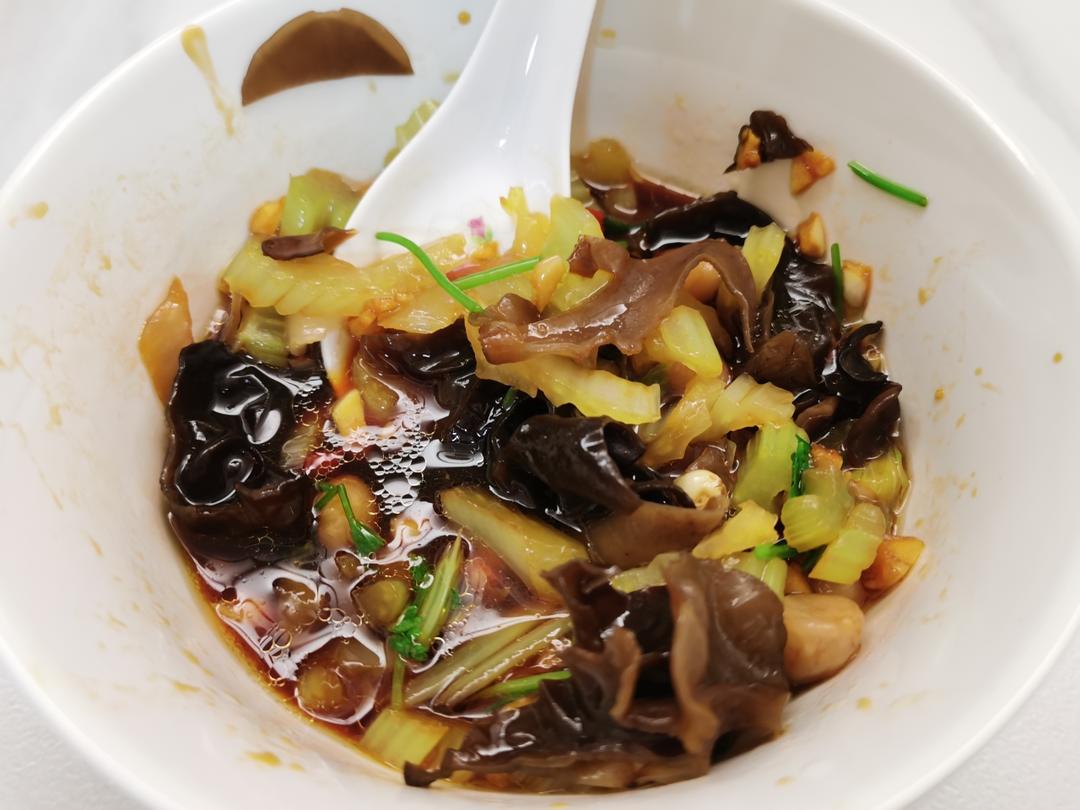 成品图：油菜炒木耳成品展示