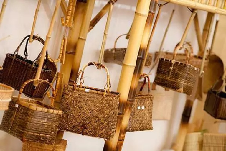 小金镶玉竹工艺品展示图