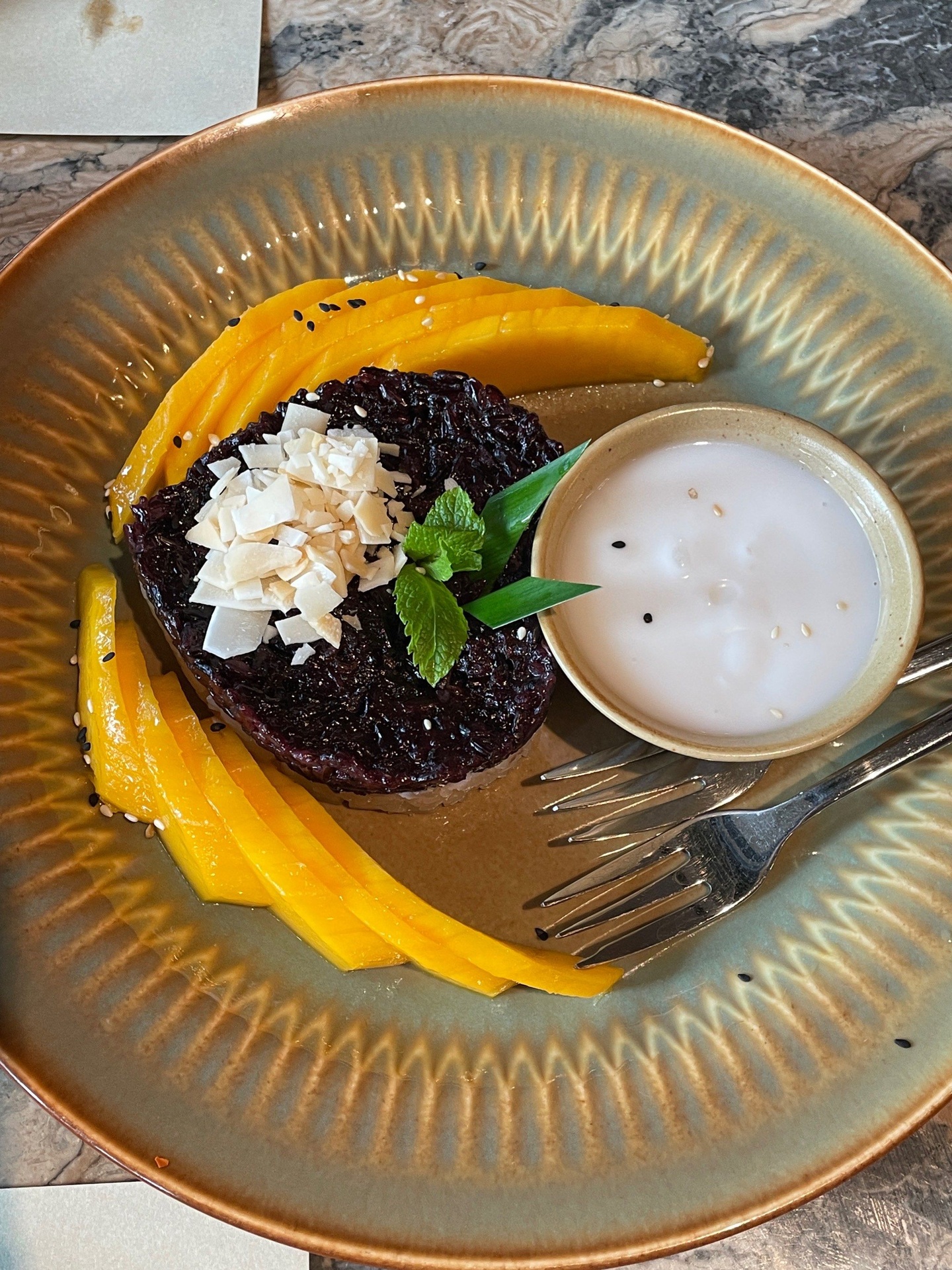 芒果糯米饭成品图