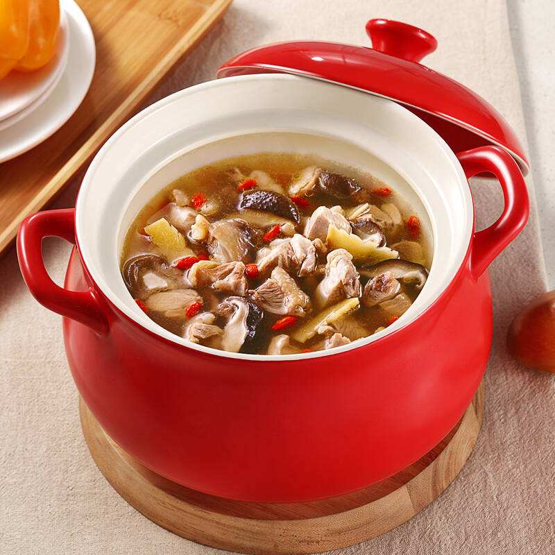 灵芝煲汤场景图