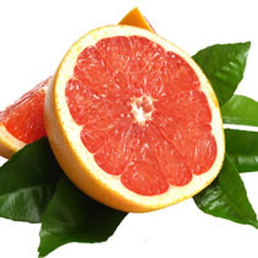 红心柚创作者形象照:一位25-30岁亚裔女性,扎低马尾,穿着棉麻质感浅色上衣,手持切开的红心柚果实,背景为自然光洒落的木质厨房台面,桌上散落柚子瓣、薄荷叶与手写食谱卡片 红心柚创作者形象照:一位25-30岁亚裔女性,扎低马尾,穿着棉麻质感浅色上衣,手持切开的红心柚果实,背景为自然光洒落的木质厨房台面,桌上散落柚子瓣、薄荷叶与手写食谱卡片