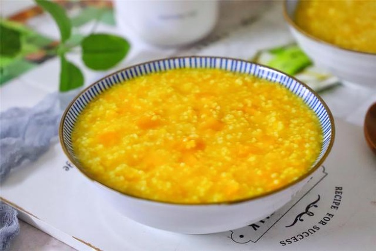 煮好的小米粥特写