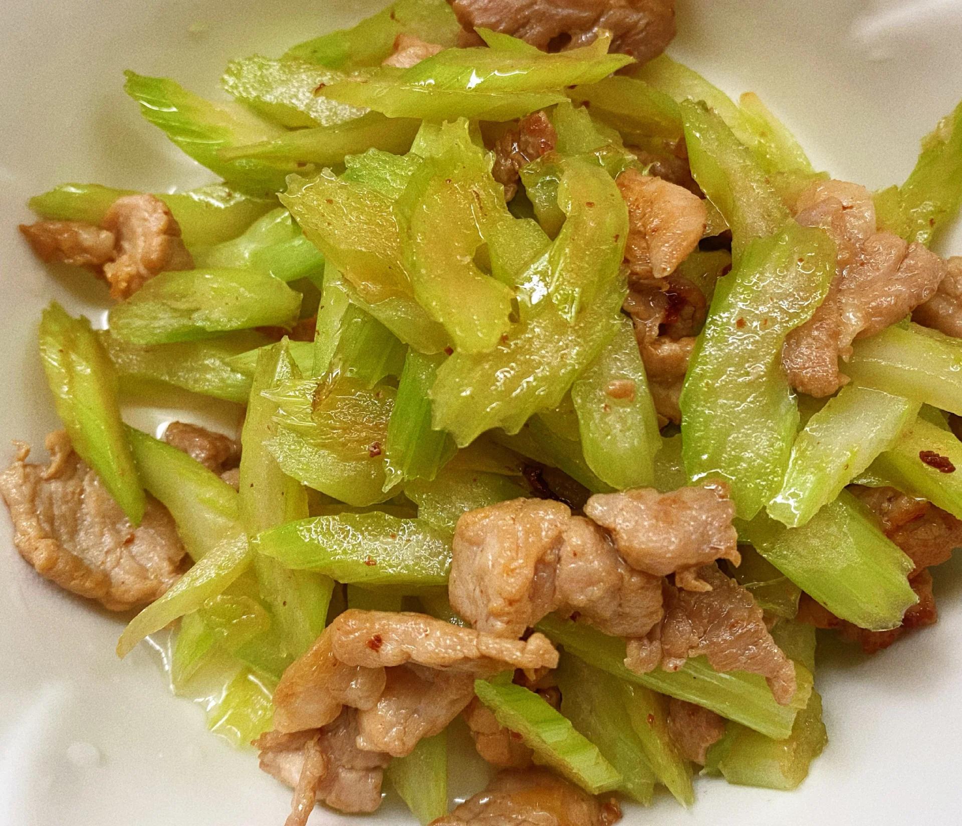山芹与芹菜食谱展示图