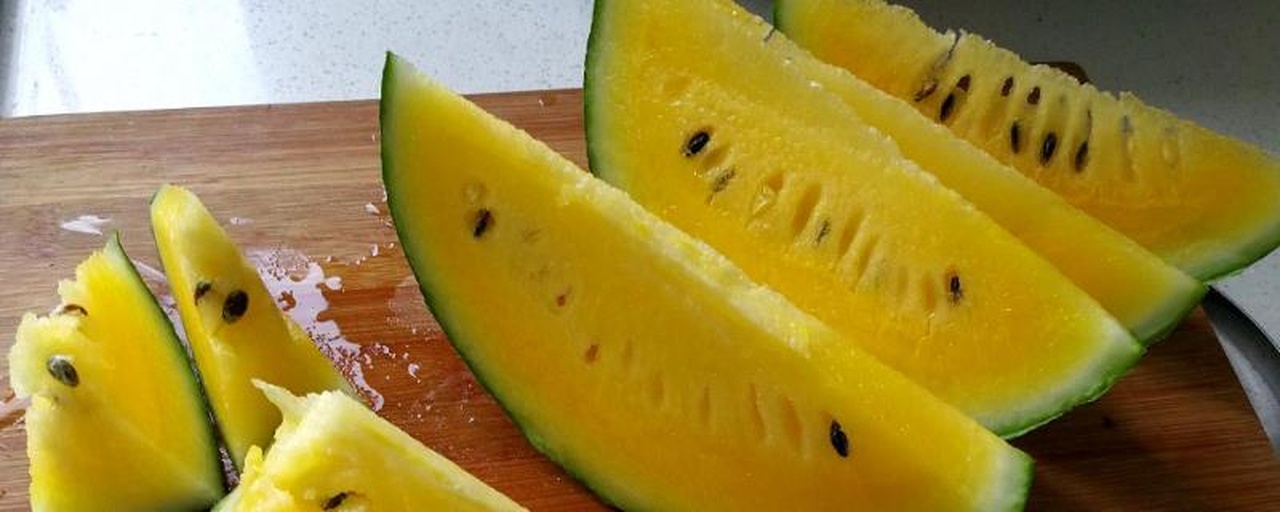 黄瓤西瓜切片摆盘食用图
