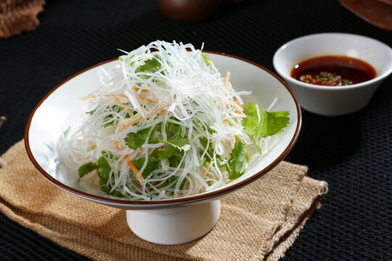 凉拌蚕豆粉丝成品图