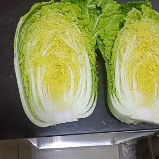 剖开的娃娃菜内部结构清晰可见,叶片紧密包裹,适合烹饪 娃娃菜切开结构图