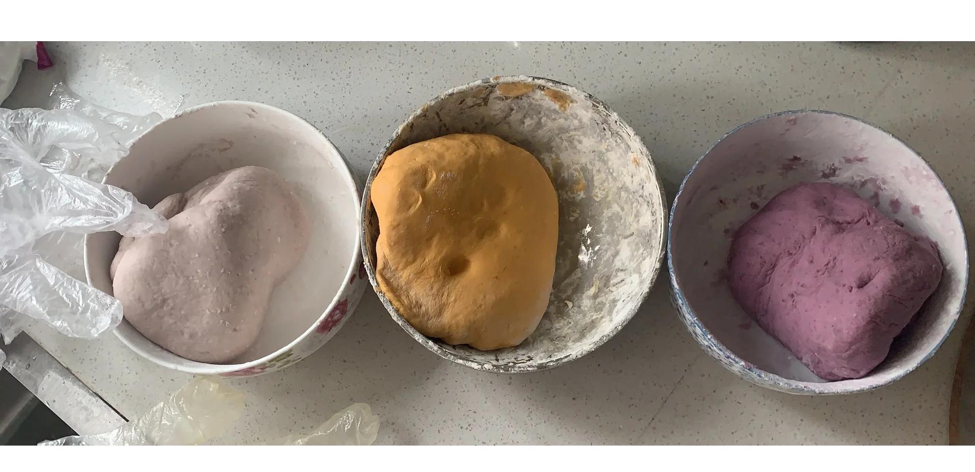 面团揉制过程特写