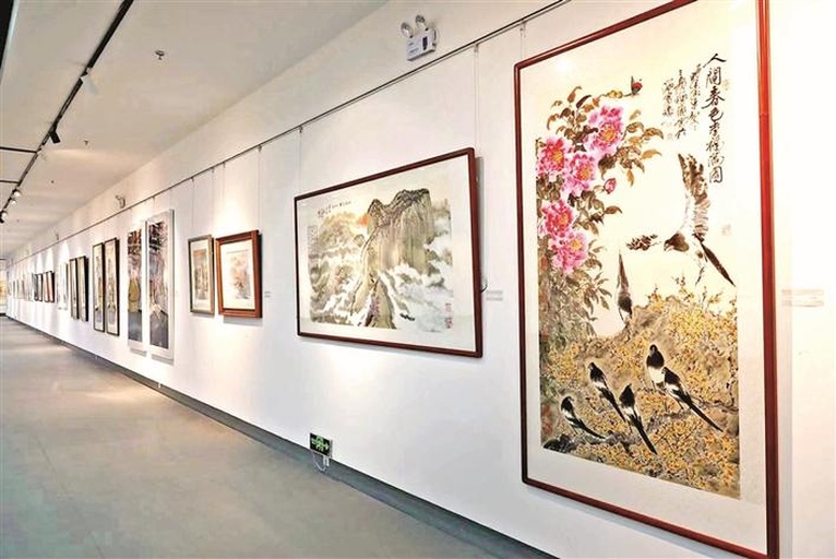 现代水墨风格寿桃图创作场景