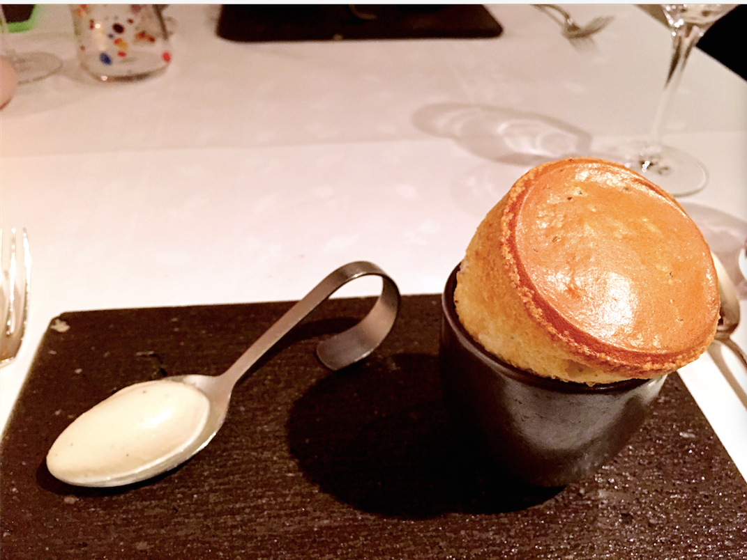 成品草莓奶油舒芙蕾