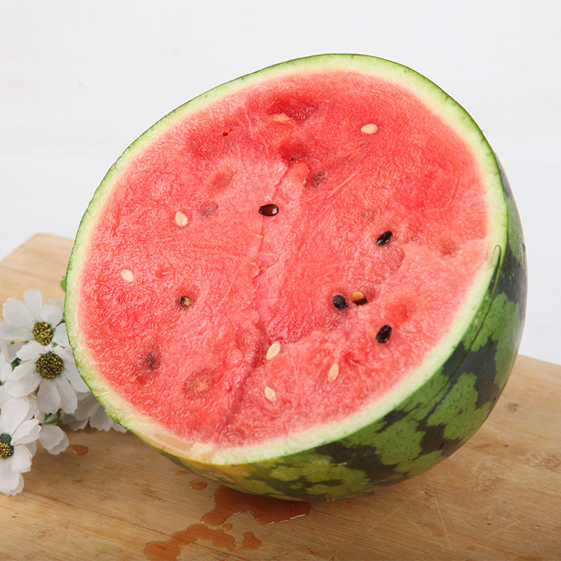 西瓜红整瓜与切开特写