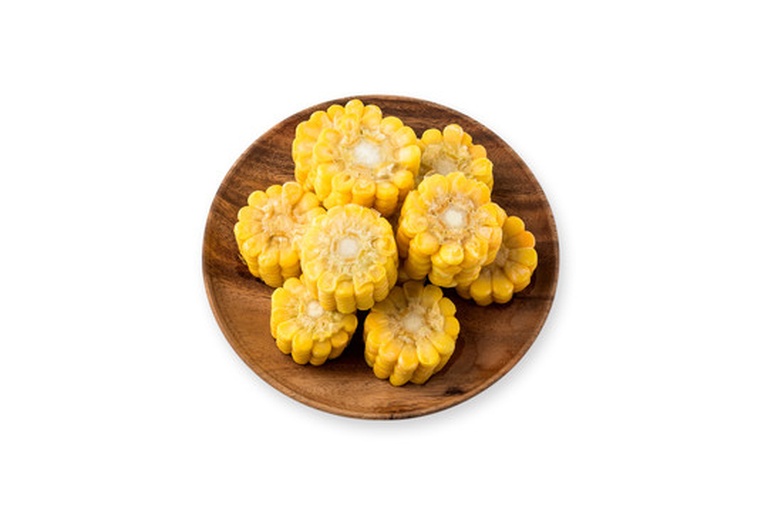 家庭餐桌上的玉米料理