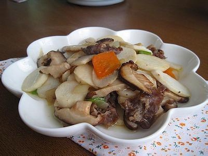 萝卜炖蘑菇成品展示