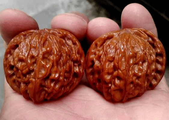 秋子核桃盘玩前后对比图