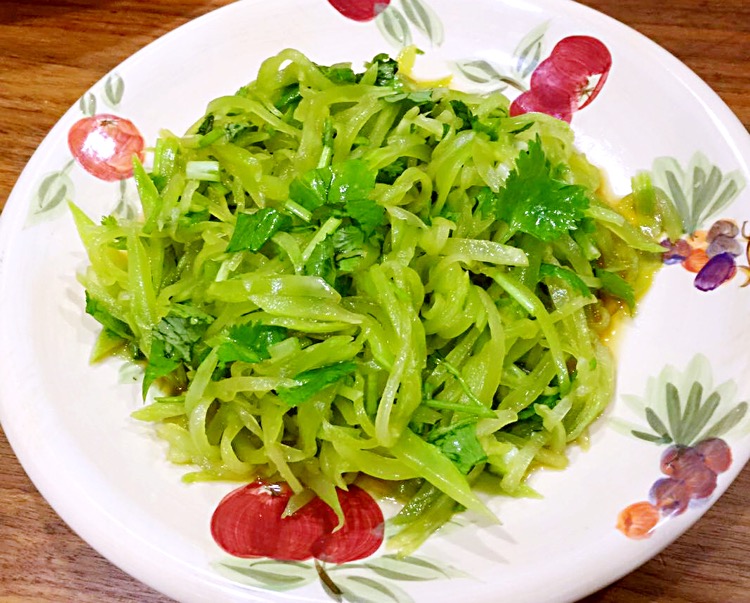 清炒莴笋片成品图