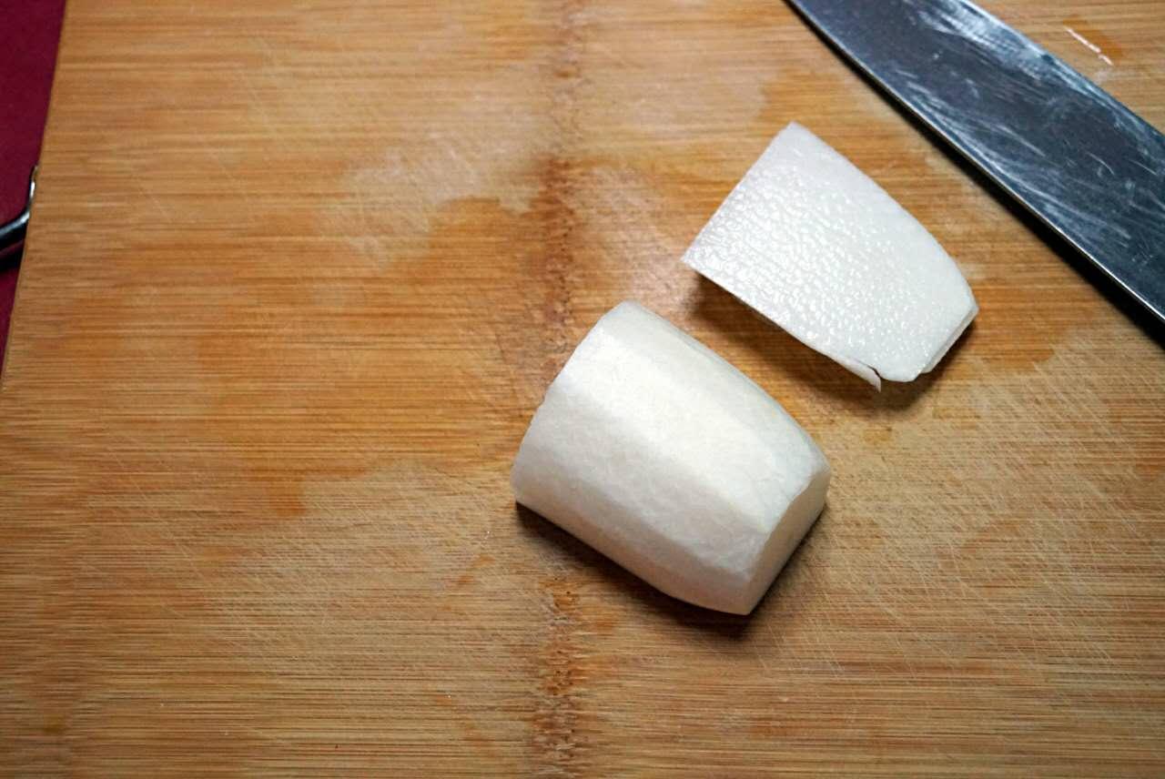 白萝卜切片过程