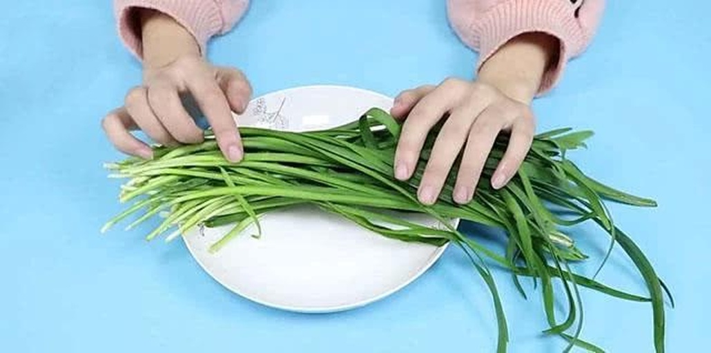 马肉韭菜馅料搅拌过程