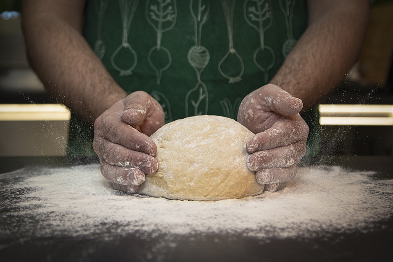 面寿桃手工塑形过程